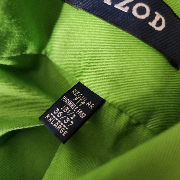 IZOD Green Twill Wrinkle Free Long Sleeve Button Down Shirt  Size 16.5  36/37 - Picture 5 of 6
